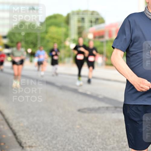 06.09.2026 - CURREX Alsterlauf Dr. Thomas Lammeyer http://msf.ph/oto/10139305 06.09.2026 10:06:14 Laufen 2324 meine-sportfotos.de