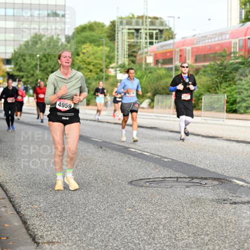 06.09.2026 - CURREX Alsterlauf Dr. Thomas Lammeyer http://msf.ph/oto/10139338 06.09.2026 10:06:18 Laufen 4959, 4239, 3426, 2057 meine-sportfotos.de