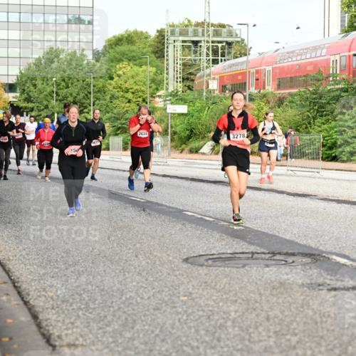 06.09.2026 - CURREX Alsterlauf Dr. Thomas Lammeyer http://msf.ph/oto/10139378 06.09.2026 10:06:22 Laufen 2840, 4697, 3213, 4166, 2634, 4238, 4077, 3278, 250 meine-sportfotos.de