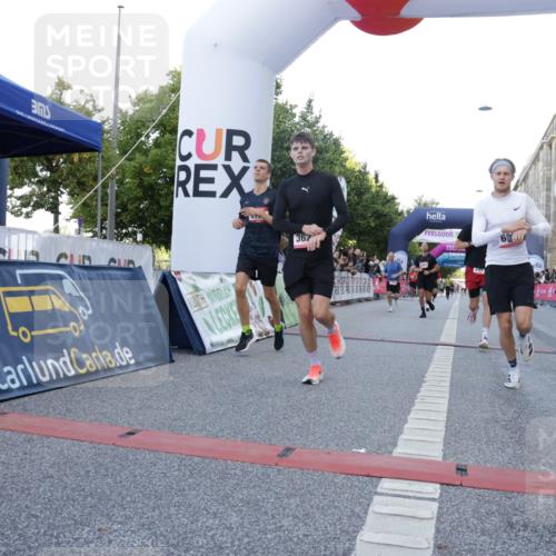 06.09.2026 - CURREX Alsterlauf Yannick Fuchs http://msf.ph/oto/10139413 06.09.2026 09:45:59 Ziel 2731, 2828, 3404, 3623, 4721, 4828, 5537, 6072, 6256, 6391, 8193 meine-sportfotos.de