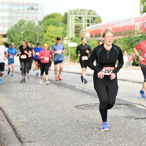 06.09.2026 - CURREX Alsterlauf Dr. Thomas Lammeyer http://msf.ph/oto/10139421 06.09.2026 10:06:26 Laufen 250, 2634 meine-sportfotos.de
