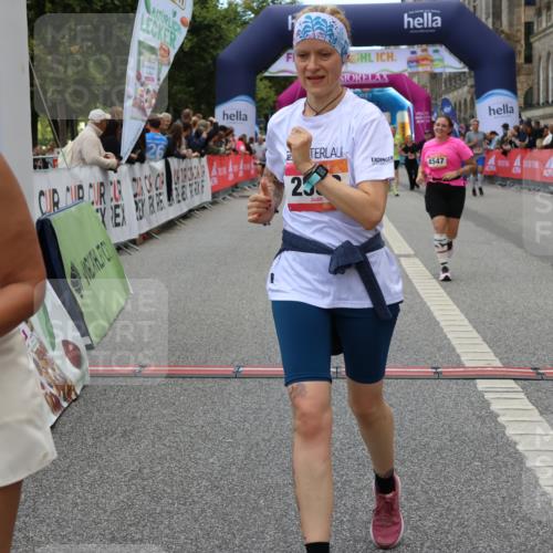 06.09.2026 - CURREX Alsterlauf Strokosch-Dieckow http://msf.ph/oto/10139548 06.09.2026 10:15:50 Ziel 1003, 2408, 2558, 2559, 3741, 3870, 4547, 4600, 4926, 5221, 6022, 6097 meine-sportfotos.de