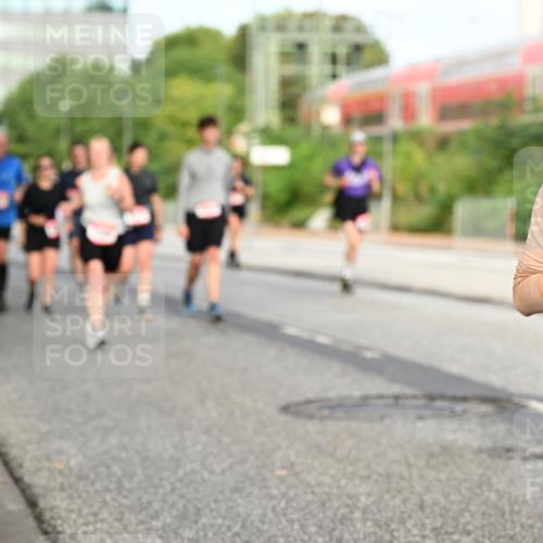 06.09.2026 - CURREX Alsterlauf Dr. Thomas Lammeyer http://msf.ph/oto/10139609 06.09.2026 10:06:44 Laufen 4167 meine-sportfotos.de