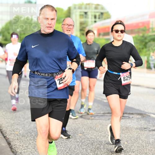 06.09.2026 - CURREX Alsterlauf Dr. Thomas Lammeyer http://msf.ph/oto/10139663 06.09.2026 10:06:49 Laufen 25, 829 meine-sportfotos.de