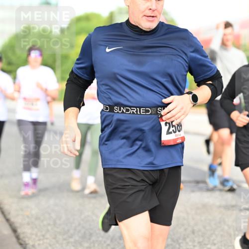 06.09.2026 - CURREX Alsterlauf Dr. Thomas Lammeyer http://msf.ph/oto/10139669 06.09.2026 10:06:50 Laufen 250, 829 meine-sportfotos.de