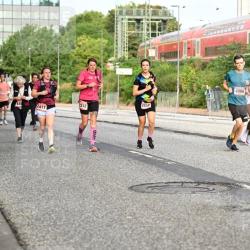06.09.2026 - CURREX Alsterlauf Dr. Thomas Lammeyer http://msf.ph/oto/10139714 06.09.2026 10:06:54 Laufen 3360, 648, 4066, 4775, 2552, 2312, 2417 meine-sportfotos.de