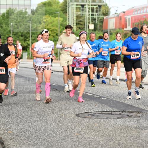 06.09.2026 - CURREX Alsterlauf Dr. Thomas Lammeyer http://msf.ph/oto/10139937 06.09.2026 10:07:17 Laufen 4223, 601, 2701, 2889, 2979, 2980, 68, 5498, 5499, 2890, 65, 5922 meine-sportfotos.de