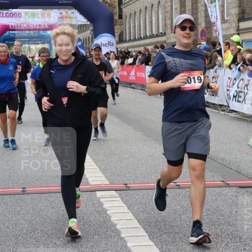 06.09.2026 - CURREX Alsterlauf Strokosch-Dieckow http://msf.ph/oto/10140036 06.09.2026 10:16:15 Ziel 2019, 2098, 2614, 2810, 2881, 2884, 3189, 3539, 3867, 4056, 4069, 4396, 4455, 5425, 5559, 5564, 5787, 5825, 5945 meine-sportfotos.de