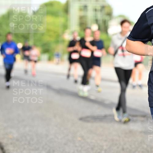 06.09.2026 - CURREX Alsterlauf Dr. Thomas Lammeyer http://msf.ph/oto/10140201 06.09.2026 10:07:53 Laufen 63 meine-sportfotos.de