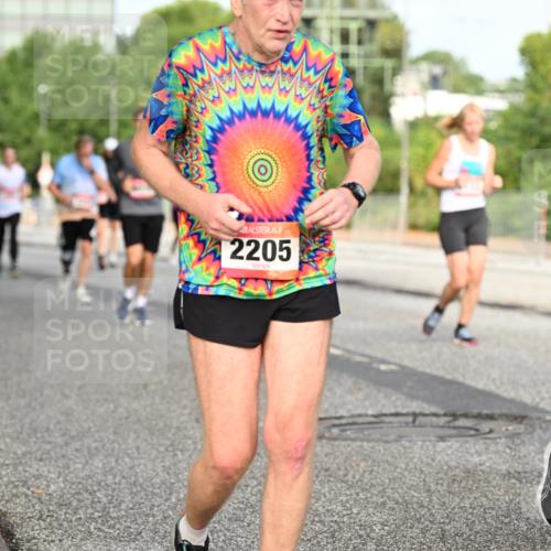 06.09.2026 - CURREX Alsterlauf Dr. Thomas Lammeyer http://msf.ph/oto/10140287 06.09.2026 10:08:03 Laufen 2205 meine-sportfotos.de
