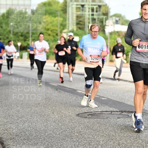 06.09.2026 - CURREX Alsterlauf Dr. Thomas Lammeyer http://msf.ph/oto/10140331 06.09.2026 10:08:07 Laufen 5292, 6019 meine-sportfotos.de