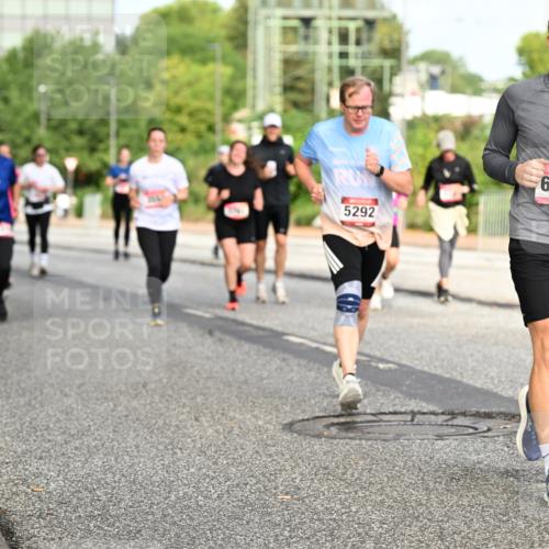 06.09.2026 - CURREX Alsterlauf Dr. Thomas Lammeyer http://msf.ph/oto/10140332 06.09.2026 10:08:07 Laufen 5292, 6015 meine-sportfotos.de