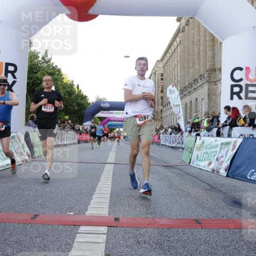 06.09.2026 - CURREX Alsterlauf Yannick Fuchs http://msf.ph/oto/10140376 06.09.2026 09:46:21 Ziel 2342, 2703, 3132, 4287, 4537, 4619, 4824, 5419, 5515, 5906, 6406, 8266 meine-sportfotos.de