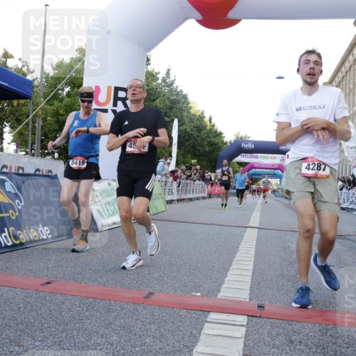06.09.2026 - CURREX Alsterlauf Yannick Fuchs http://msf.ph/oto/10140391 06.09.2026 09:46:22 Ziel 2342, 2703, 3132, 4183, 4287, 4537, 4619, 4824, 5419, 5515, 6406, 8266 meine-sportfotos.de