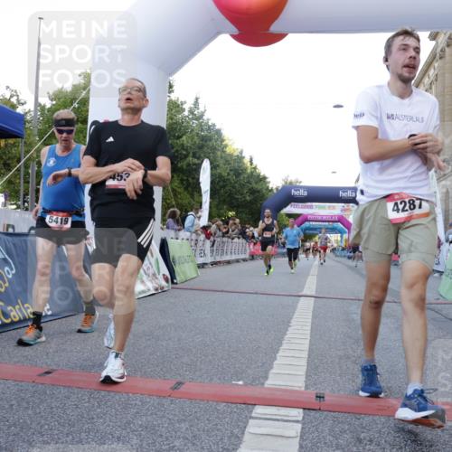 06.09.2026 - CURREX Alsterlauf Yannick Fuchs http://msf.ph/oto/10140401 06.09.2026 09:46:22 Ziel 2342, 2703, 3132, 4183, 4287, 4537, 4619, 4824, 5419, 5515, 6406, 8266 meine-sportfotos.de
