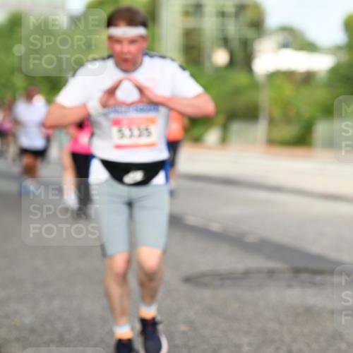 06.09.2026 - CURREX Alsterlauf Dr. Thomas Lammeyer http://msf.ph/oto/10140422 06.09.2026 10:08:16 Laufen 5335 meine-sportfotos.de