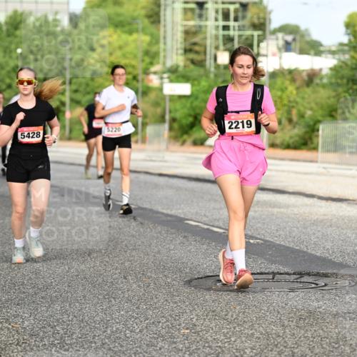 06.09.2026 - CURREX Alsterlauf Dr. Thomas Lammeyer http://msf.ph/oto/10140563 06.09.2026 10:08:34 Laufen 5220, 5428, 2219, 024, 2193 meine-sportfotos.de