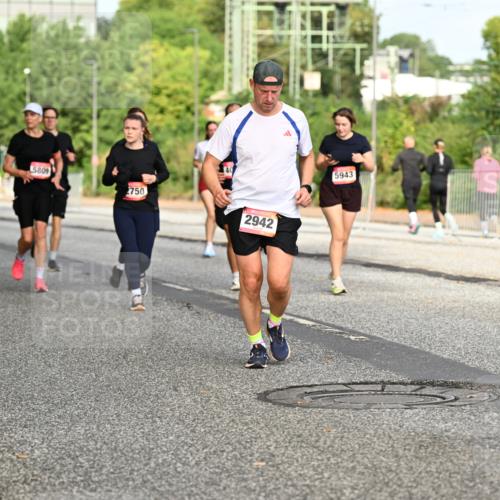 06.09.2026 - CURREX Alsterlauf Dr. Thomas Lammeyer http://msf.ph/oto/10140608 06.09.2026 10:08:39 Laufen 5809, 2822, 750, 2942, 5943 meine-sportfotos.de