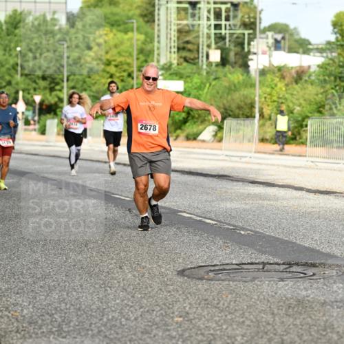 06.09.2026 - CURREX Alsterlauf Dr. Thomas Lammeyer http://msf.ph/oto/10140700 06.09.2026 10:08:49 Laufen 2285, 39, 2678 meine-sportfotos.de