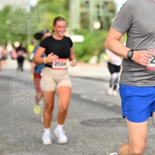 06.09.2026 - CURREX Alsterlauf Dr. Thomas Lammeyer http://msf.ph/oto/10140739 06.09.2026 10:08:54 Laufen 2530, 2285 meine-sportfotos.de