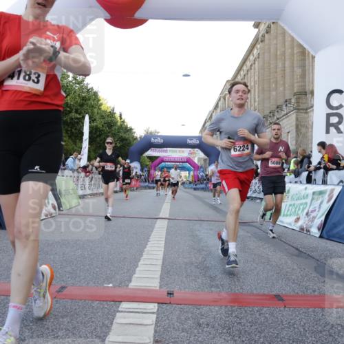 06.09.2026 - CURREX Alsterlauf Yannick Fuchs http://msf.ph/oto/10140743 06.09.2026 09:46:28 Ziel 2563, 2683, 2752, 3132, 3182, 4183, 4287, 4537, 4619, 5419, 6109, 6224 meine-sportfotos.de