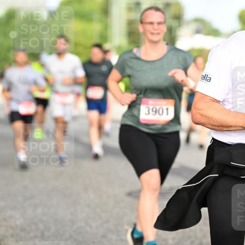 06.09.2026 - CURREX Alsterlauf Dr. Thomas Lammeyer http://msf.ph/oto/10140827 06.09.2026 10:09:04 Laufen 3901, 2596 meine-sportfotos.de