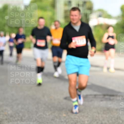 06.09.2026 - CURREX Alsterlauf Dr. Thomas Lammeyer http://msf.ph/oto/10141049 06.09.2026 10:09:31 Laufen  meine-sportfotos.de