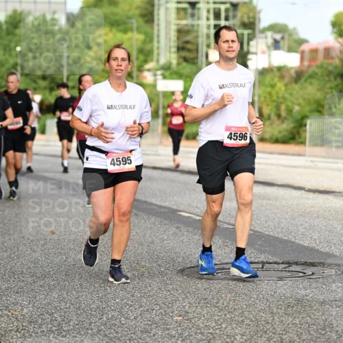 06.09.2026 - CURREX Alsterlauf Dr. Thomas Lammeyer http://msf.ph/oto/10141147 06.09.2026 10:09:42 Laufen 4595, 4596 meine-sportfotos.de