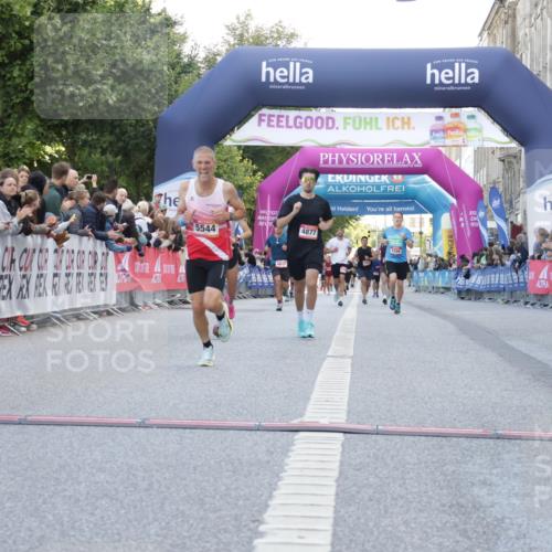 06.09.2026 - CURREX Alsterlauf Yannick Fuchs http://msf.ph/oto/10141200 06.09.2026 09:46:36 Ziel 2563, 2683, 2752, 3182, 4663, 4877, 5430, 5544, 6109 meine-sportfotos.de