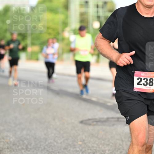 06.09.2026 - CURREX Alsterlauf Dr. Thomas Lammeyer http://msf.ph/oto/10141223 06.09.2026 10:09:52 Laufen 2384 meine-sportfotos.de
