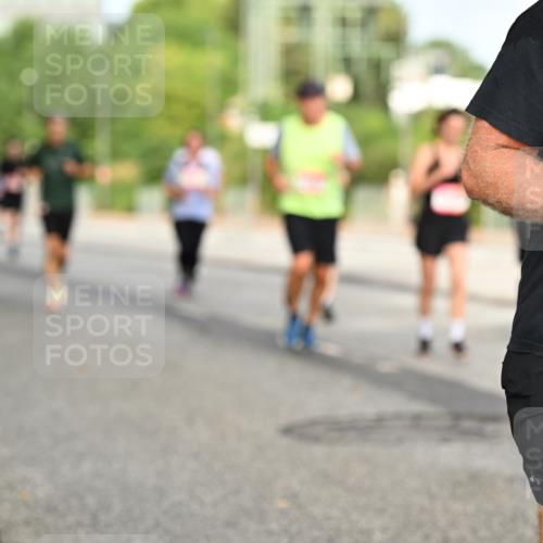 06.09.2026 - CURREX Alsterlauf Dr. Thomas Lammeyer http://msf.ph/oto/10141227 06.09.2026 10:09:53 Laufen 238 meine-sportfotos.de