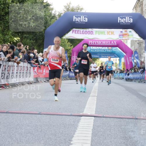 06.09.2026 - CURREX Alsterlauf Yannick Fuchs http://msf.ph/oto/10141230 06.09.2026 09:46:36 Ziel 2563, 2683, 2752, 3182, 4663, 4877, 5430, 5544, 6109 meine-sportfotos.de