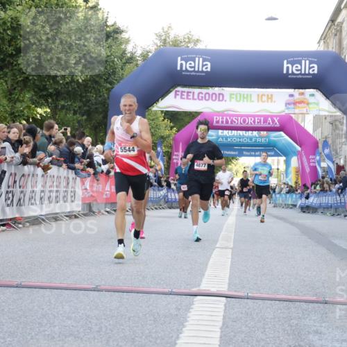 06.09.2026 - CURREX Alsterlauf Yannick Fuchs http://msf.ph/oto/10141238 06.09.2026 09:46:37 Ziel 2563, 2683, 2752, 4663, 4877, 5430, 5544, 6109 meine-sportfotos.de