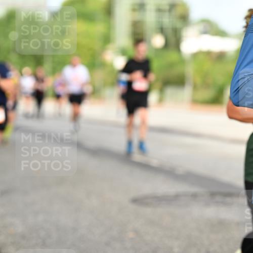 06.09.2026 - CURREX Alsterlauf Dr. Thomas Lammeyer http://msf.ph/oto/10141293 06.09.2026 10:09:59 Laufen  meine-sportfotos.de