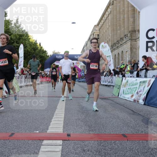 06.09.2026 - CURREX Alsterlauf Yannick Fuchs http://msf.ph/oto/10141716 06.09.2026 09:46:46 Ziel 2556, 3432, 3617, 4716, 4877, 4890, 5430, 5544, 8092, 8249 meine-sportfotos.de