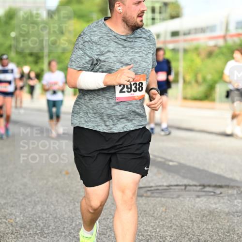 06.09.2026 - CURREX Alsterlauf Dr. Thomas Lammeyer http://msf.ph/oto/10141770 06.09.2026 10:10:54 Laufen 2938 meine-sportfotos.de
