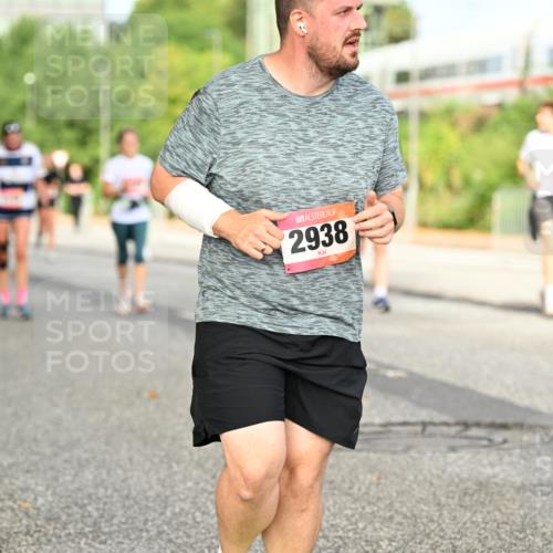 06.09.2026 - CURREX Alsterlauf Dr. Thomas Lammeyer http://msf.ph/oto/10141771 06.09.2026 10:10:54 Laufen 2938 meine-sportfotos.de