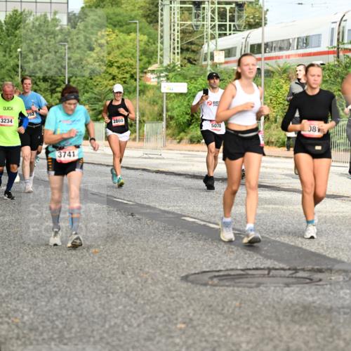 06.09.2026 - CURREX Alsterlauf Dr. Thomas Lammeyer http://msf.ph/oto/10141886 06.09.2026 10:11:06 Laufen 5457, 6336, 5221, 3234, 392, 3741, 2860, 5078, 081, 3627, 6408 meine-sportfotos.de