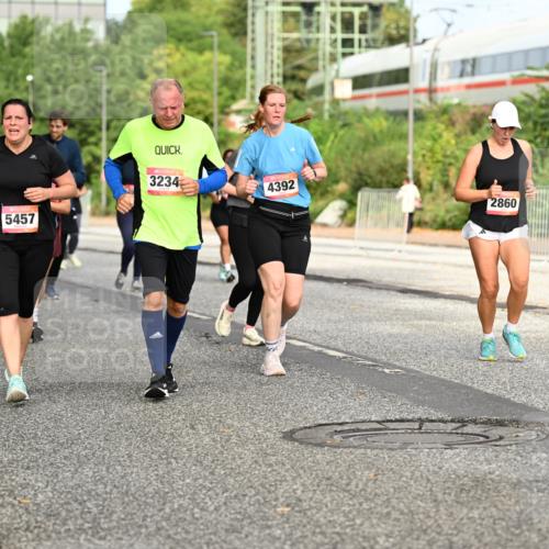 06.09.2026 - CURREX Alsterlauf Dr. Thomas Lammeyer http://msf.ph/oto/10141926 06.09.2026 10:11:10 Laufen 5457, 3234, 4392, 2860 meine-sportfotos.de