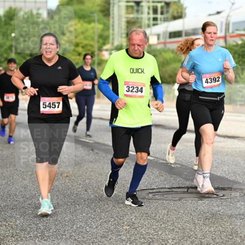 06.09.2026 - CURREX Alsterlauf Dr. Thomas Lammeyer http://msf.ph/oto/10141942 06.09.2026 10:11:11 Laufen 3470, 5457, 3234, 4392 meine-sportfotos.de