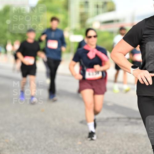 06.09.2026 - CURREX Alsterlauf Dr. Thomas Lammeyer http://msf.ph/oto/10141964 06.09.2026 10:11:13 Laufen 5457 meine-sportfotos.de