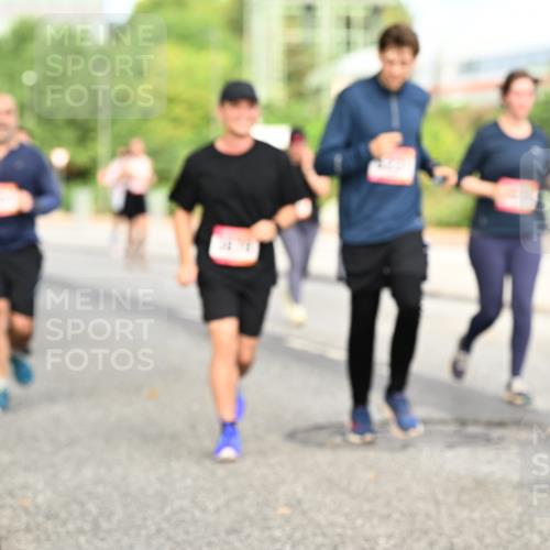 06.09.2026 - CURREX Alsterlauf Dr. Thomas Lammeyer http://msf.ph/oto/10141985 06.09.2026 10:11:15 Laufen  meine-sportfotos.de