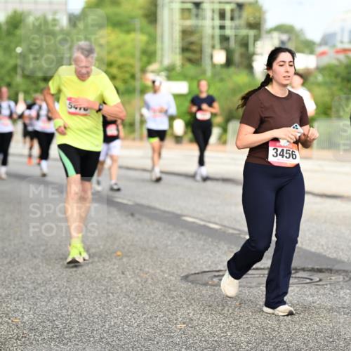 06.09.2026 - CURREX Alsterlauf Dr. Thomas Lammeyer http://msf.ph/oto/10142073 06.09.2026 10:11:25 Laufen 2503, 3456 meine-sportfotos.de