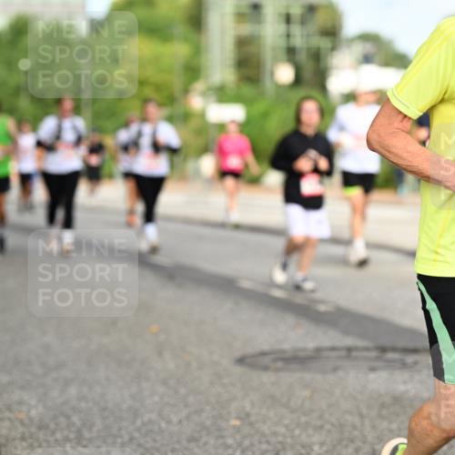 06.09.2026 - CURREX Alsterlauf Dr. Thomas Lammeyer http://msf.ph/oto/10142104 06.09.2026 10:11:28 Laufen 5476 meine-sportfotos.de