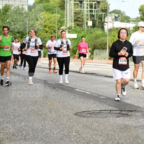 06.09.2026 - CURREX Alsterlauf Dr. Thomas Lammeyer http://msf.ph/oto/10142112 06.09.2026 10:11:29 Laufen 08, 2408, 509, 4028, 2571, 6288, 2570, 4396, 5618, 2689 meine-sportfotos.de