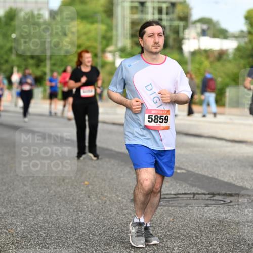 06.09.2026 - CURREX Alsterlauf Dr. Thomas Lammeyer http://msf.ph/oto/10142244 06.09.2026 10:11:42 Laufen 193, 5859, 4069, 44 meine-sportfotos.de