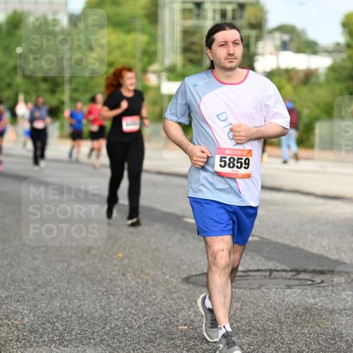06.09.2026 - CURREX Alsterlauf Dr. Thomas Lammeyer http://msf.ph/oto/10142245 06.09.2026 10:11:42 Laufen 5859 meine-sportfotos.de