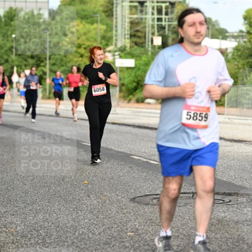 06.09.2026 - CURREX Alsterlauf Dr. Thomas Lammeyer http://msf.ph/oto/10142248 06.09.2026 10:11:42 Laufen 5564, 3425, 6058, 5859, 4069 meine-sportfotos.de