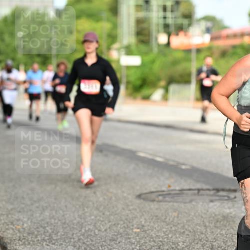 06.09.2026 - CURREX Alsterlauf Dr. Thomas Lammeyer http://msf.ph/oto/10142489 06.09.2026 10:12:07 Laufen 2851 meine-sportfotos.de