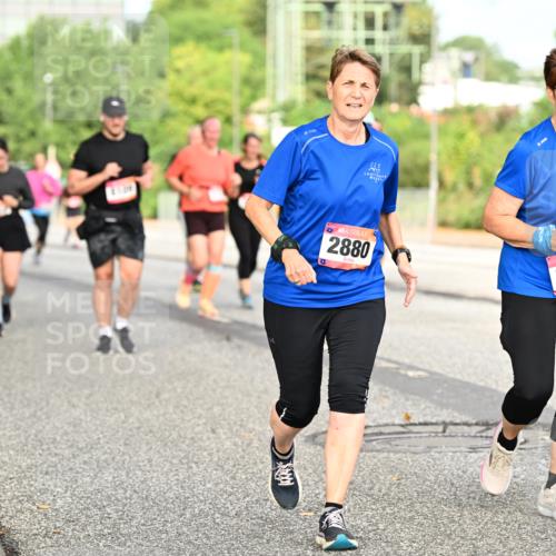 06.09.2026 - CURREX Alsterlauf Dr. Thomas Lammeyer http://msf.ph/oto/10142631 06.09.2026 10:12:22 Laufen 2880, 2887 meine-sportfotos.de